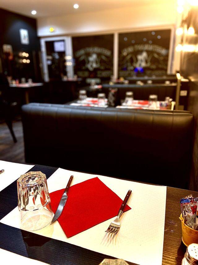 table-restaurant-grill-640w.jpeg