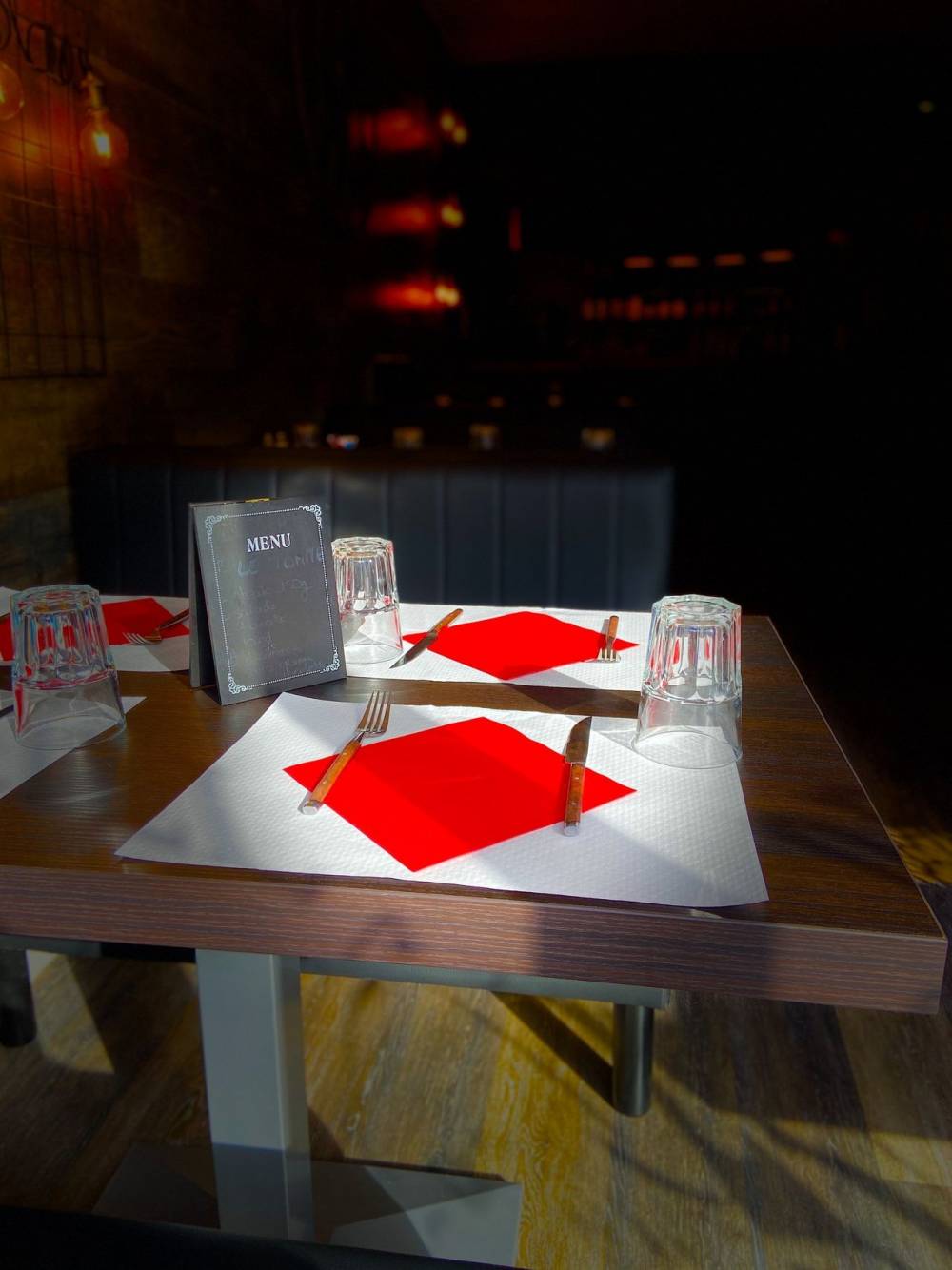 reserver-table-restaurant-1280w.jpeg