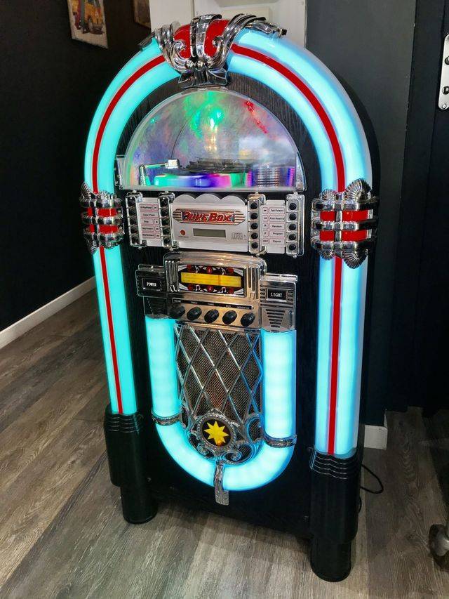 jukebox-restaurant-640w.jpeg